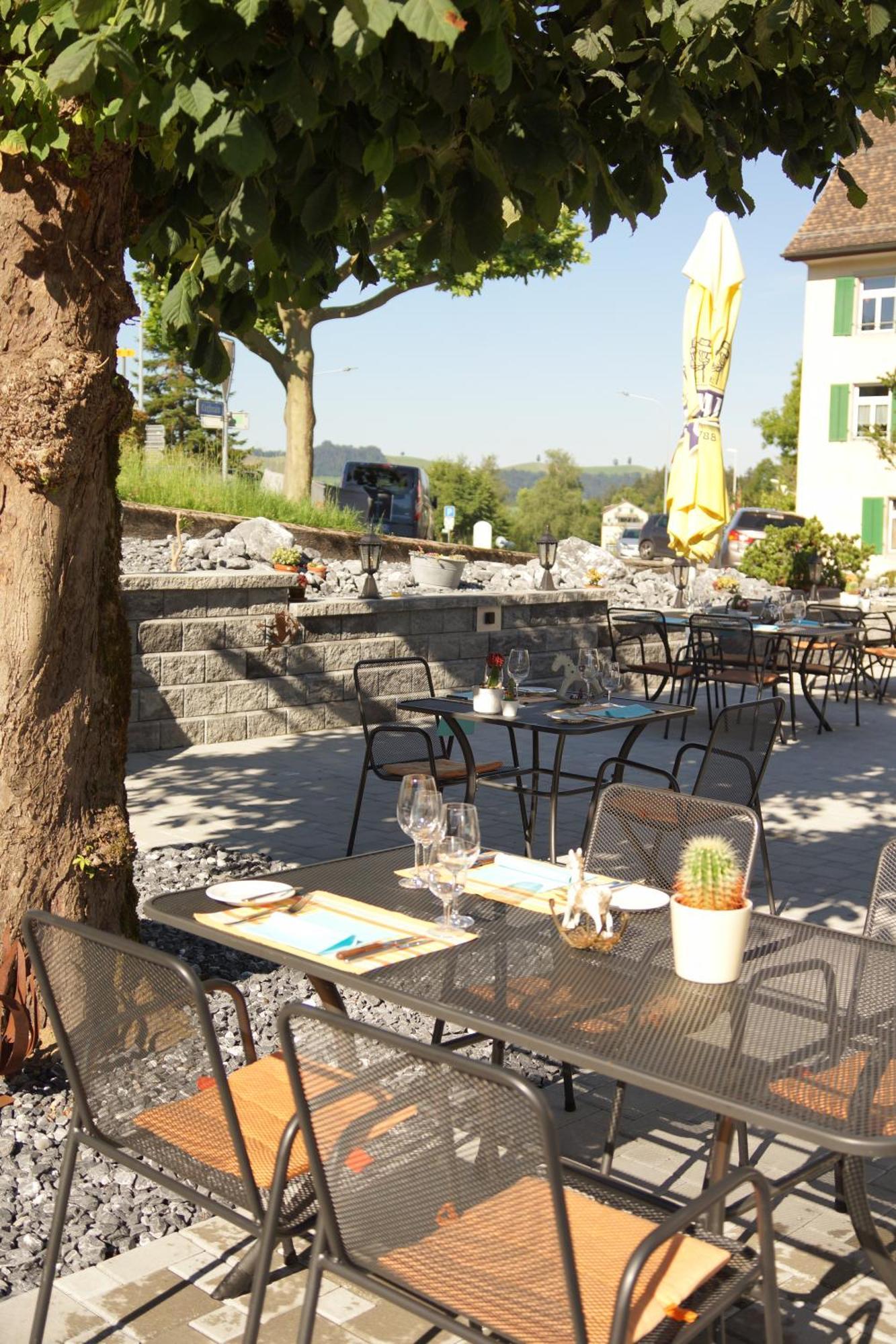 Hotel Restaurant Roessli Schönenberg Buitenkant foto
