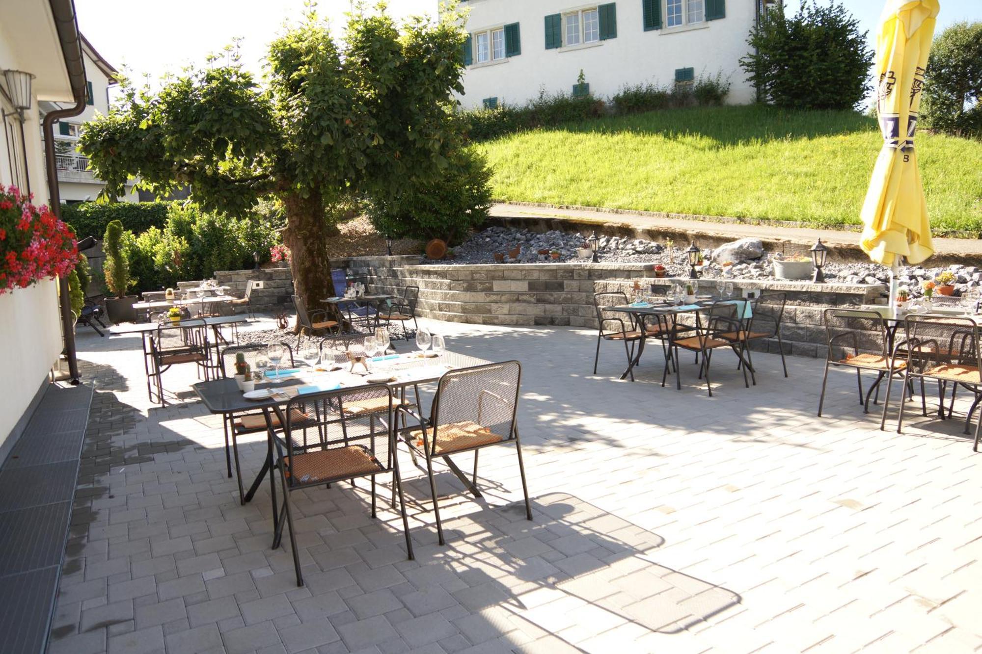Hotel Restaurant Roessli Schönenberg Buitenkant foto
